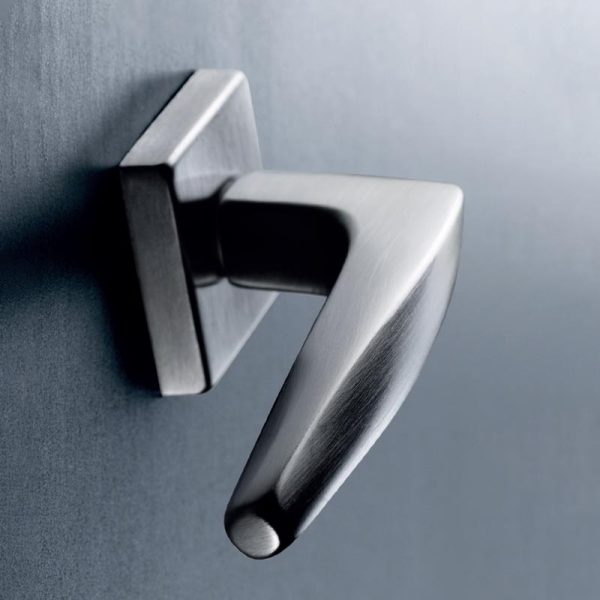 Maniglie modello Piego cromo satinato