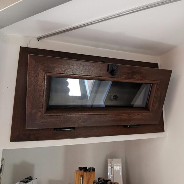 Finestra su misura con apertura a ribalta